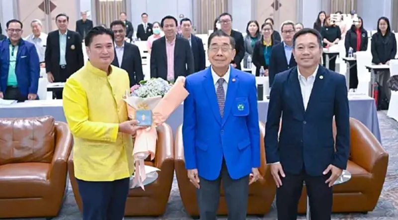 “รพีภัทร์” นั่งเก้าอี้นายกสมาคมดินและปุ๋ยแห่งประเทศไทย สมัยที่ 2 “รพีภัทร์” นั่งเก้าอี้นายกสมาคมดินและปุ๋ยแห่งประเทศไทย สมัยที่ 2