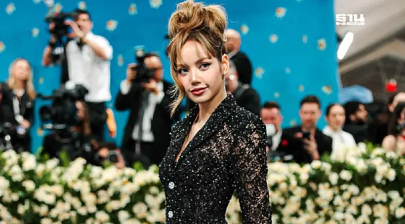 เปิดลุค ‘ลิซ่า BLACKPINK’ สร้างตำนาน! เดบิวต์พรมแดง Met Gala 2025 สะกดทุกสายตา เปิดลุค ‘ลิซ่า BLACKPINK’ สร้างตำนาน! เดบิวต์พรมแดง Met Gala 2025 สะกดทุกสายตา