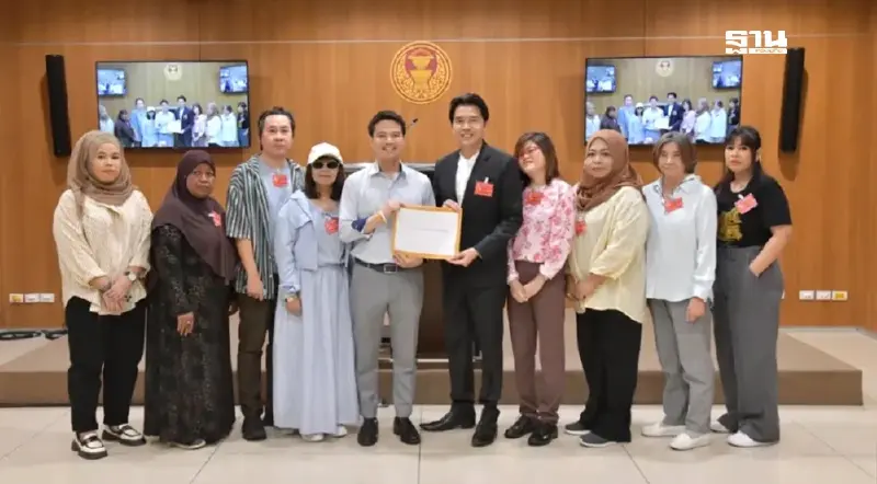 “ภาคประชาชน”ยื่นสภาสอบจริยธรรม “พีระพันธุ์” หนุนด้อมพัง “ภาคประชาชน”ยื่นสภาสอบจริยธรรม “พีระพันธุ์” หนุนด้อมพัง