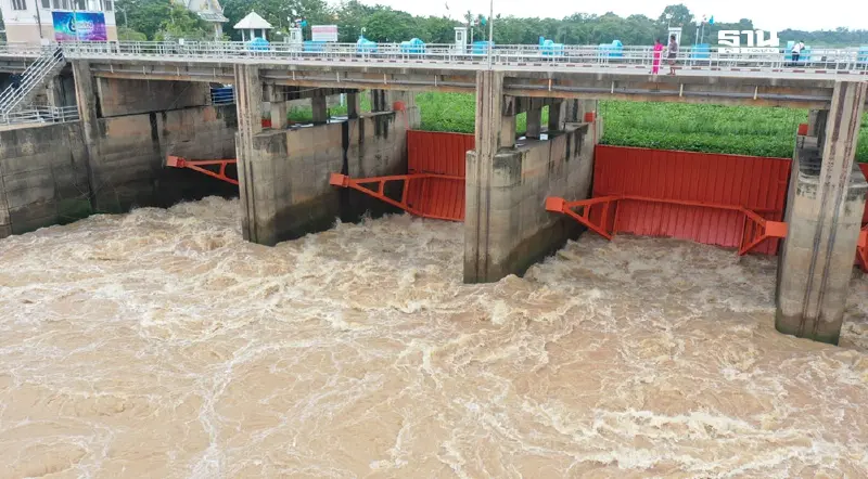 “มวลน้ำเหนือทะลัก” กรมชลฯ เตือนภัย 11 จังหวัด รับมือด่วน!