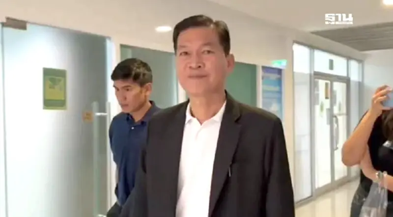 สว.พาเหรดรับข้อหาฮั้วเลือกตั้ง วันที่ 2 หลบสื่อ ปิดปากเงียบ สว.พาเหรดรับข้อหาฮั้วเลือกตั้ง วันที่ 2 หลบสื่อ ปิดปากเงียบ