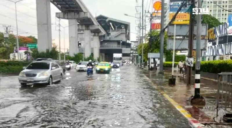 สถานการณ์น้ำท่วมถนนสายหลัก กทม. เริ่มคลี่คลายเข้าสู่ภาวะปกติ สถานการณ์น้ำท่วมถนนสายหลัก กทม. เริ่มคลี่คลายเข้าสู่ภาวะปกติ