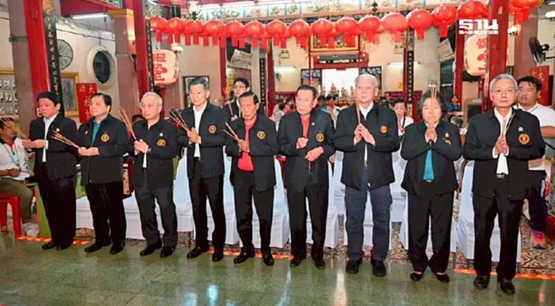 ประกอบพิธีจุดเทียนเปิดงานฉลองบรรลุธรรมหลวงปู่ไต้ฮง ปี 2568 ประกอบพิธีจุดเทียนเปิดงานฉลองบรรลุธรรมหลวงปู่ไต้ฮง ปี 2568