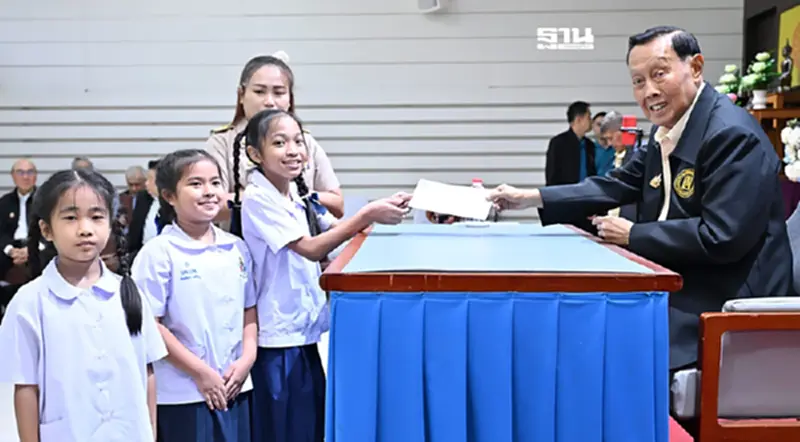 มูลนิธิป่อเต็กตึ๊งมอบเงิน 3 ล้านบาท ทุนการศึกษานักเรียนประถม มูลนิธิป่อเต็กตึ๊งมอบเงิน 3 ล้านบาท ทุนการศึกษานักเรียนประถม
