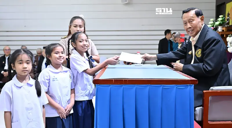 มูลนิธิป่อเต็กตึ๊งมอบเงิน 3 ล้านบาท ทุนการศึกษานักเรียนประถม มูลนิธิป่อเต็กตึ๊งมอบเงิน 3 ล้านบาท ทุนการศึกษานักเรียนประถม
