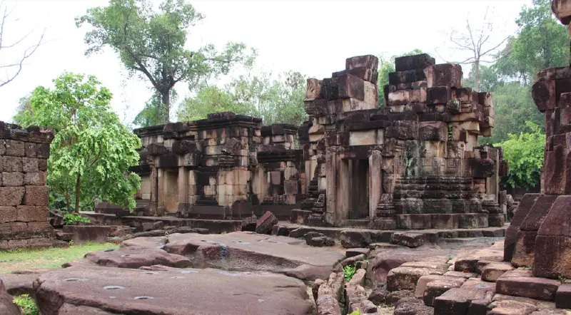 ปราสาทตาเมือนธม ปราสาทตาเมือนโต๊ด ปราสาทตาควาย โบราณสถานชายแดนไทย-กัมพูชา