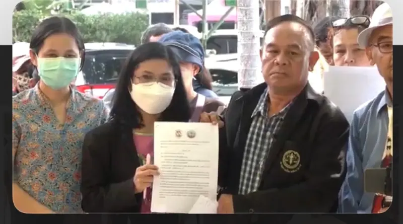 ผู้ปกครอง-นักเรียน บุกกระทรวงศึกษาธิการ ค้านหลักสูตรใหม่-ไม่เอาแท็บเล็ต