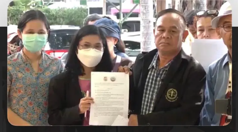 ผู้ปกครอง-นักเรียน บุกกระทรวงศึกษาธิการ ค้านหลักสูตรใหม่-ไม่เอาแท็บเล็ต ผู้ปกครอง-นักเรียน บุกกระทรวงศึกษาธิการ ค้านหลักสูตรใหม่-ไม่เอาแท็บเล็ต