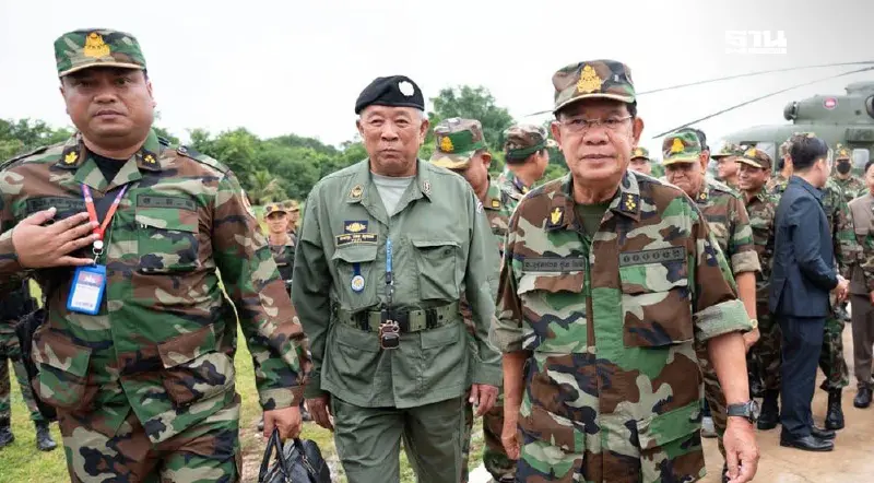 "ฮุน เซน" จัดเต็มแต่งชุดทหาร ลงพื้นที่จังหวัดอุดรมีชัย ใกล้ชายแดนไทย