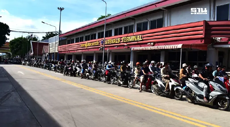 กองกำลังบูรพา สั่งห้ามรถจยย. รถเข็นคนเดินจากกัมพูชา เข้าด่านสระแก้ว กองกำลังบูรพา สั่งห้ามรถจยย. รถเข็นคนเดินจากกัมพูชา เข้าด่านสระแก้ว