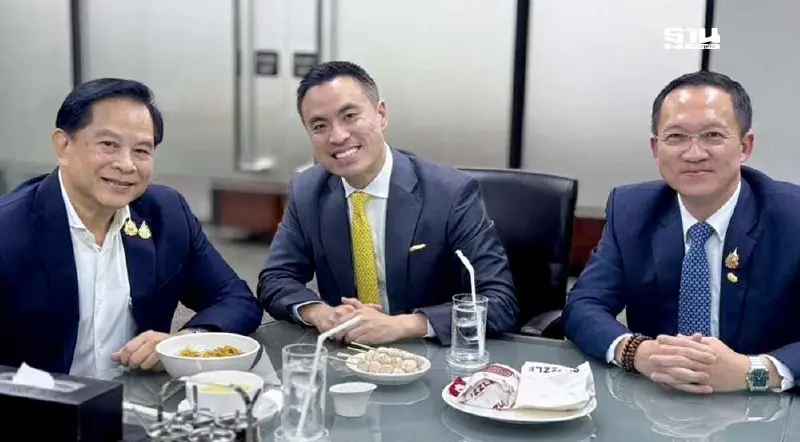 “เอกนัฏ”โชว์ปึ้ก“พีระพันธุ์”ประกาศ รทสช.ไปต่อ