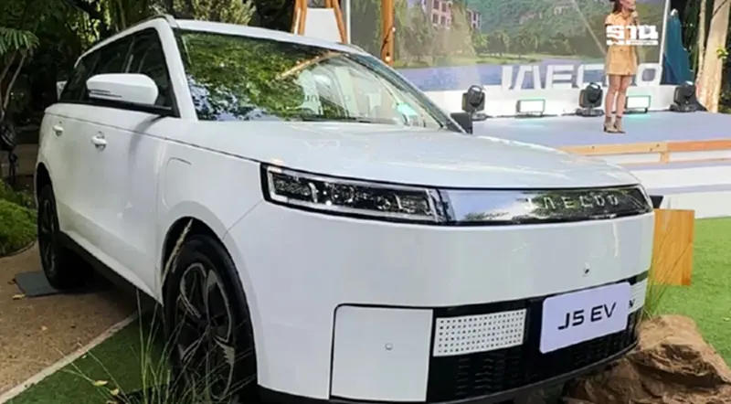 JAECOO 5 EV ราคา 6.9 แสนบาท เปิดตัว มาริโอ้ เมาเร่อ พรีเซ็นเตอร์ปั้นแบรนด์ JAECOO 5 EV ราคา 6.9 แสนบาท เปิดตัว มาริโอ้ เมาเร่อ พรีเซ็นเตอร์ปั้นแบรนด์