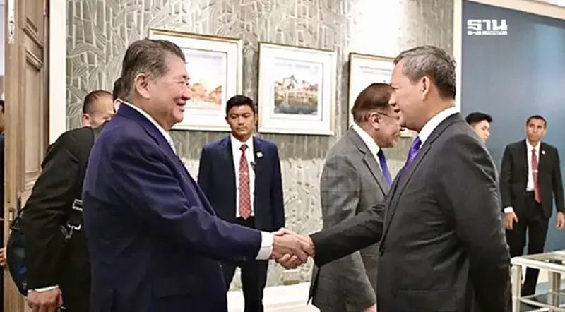 เปิดฉากเจรจาไทย-กัมพูชา“จับมือหยุดปะทะ” “ภูมิธรรม-ฮุน มาเนต” นำทีมถกที่มาเลเซีย เปิดฉากเจรจาไทย-กัมพูชา“จับมือหยุดปะทะ” “ภูมิธรรม-ฮุน มาเนต” นำทีมถกที่มาเลเซีย