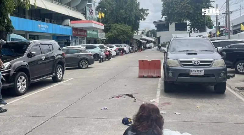 ด่วน! เกิดเหตุคนร้ายยิงในตลาด อ.ต.ก. พบผู้เสียชีวิต 4 ราย คนร้ายปลิดชีพตัวเองแล้ว ด่วน! เกิดเหตุคนร้ายยิงในตลาด อ.ต.ก. พบผู้เสียชีวิต 4 ราย คนร้ายปลิดชีพตัวเองแล้ว