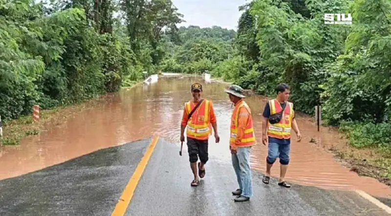 น้ำท่วมอุตรดิตถ์-น่าน กรมทางหลวง รายงาน จราจรผ่านไม่ได้ 3 แห่ง น้ำท่วมอุตรดิตถ์-น่าน กรมทางหลวง รายงาน จราจรผ่านไม่ได้ 3 แห่ง