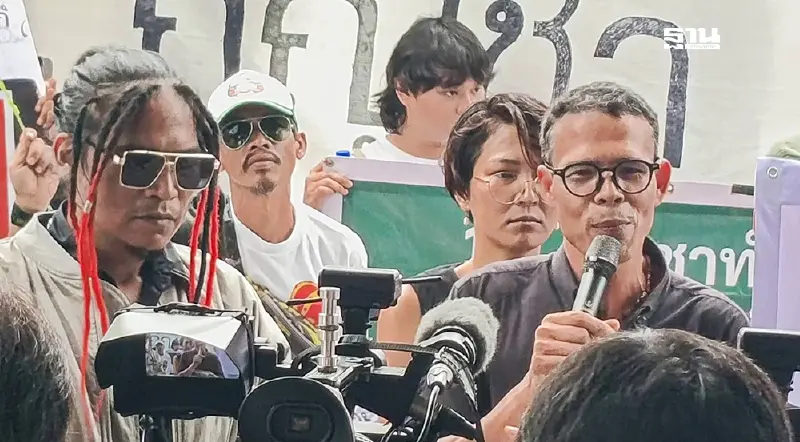 ม็อบกัญชา เดือด เรียกร้อง "สมศักดิ์" ตั้งอนุกก.กัญชา-แก้ประกาศกระทรวง ม็อบกัญชา เดือด เรียกร้อง "สมศักดิ์" ตั้งอนุกก.กัญชา-แก้ประกาศกระทรวง