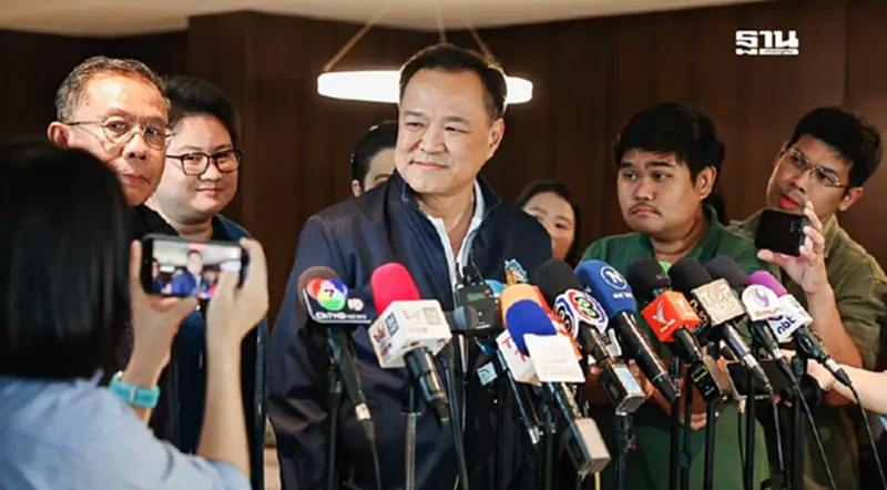 "อนุทิน" ปัดเสนอชื่อตัวเองขึ้นนั่งเป็นนายกฯ ชั่วคราว "อนุทิน" ปัดเสนอชื่อตัวเองขึ้นนั่งเป็นนายกฯ ชั่วคราว