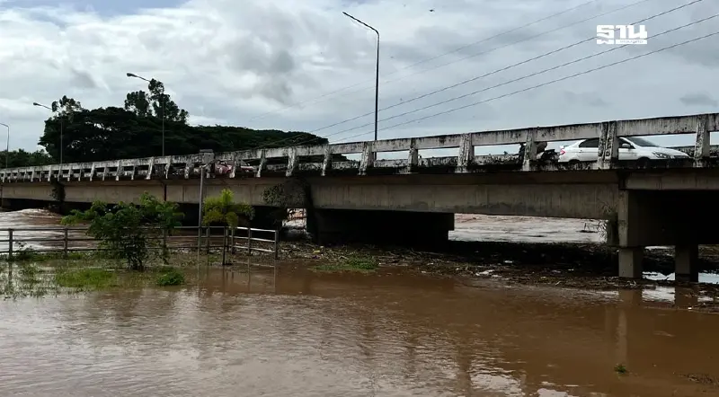 แม่น้ำยมล้นตลิ่ง ปภ.เตือน 12 ตำบลในจังหวัดแพร่ ยกของขึ้นที่สูง