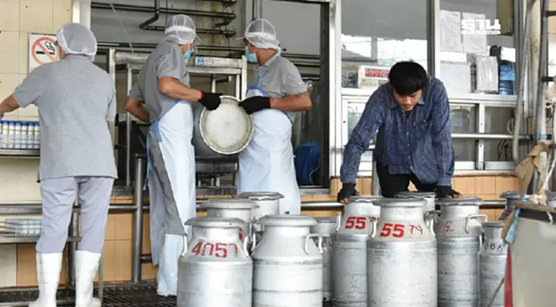 เร่งระบาย "นม–มะพร้าว" แก้ราคาตกต่ำ "จตุพร" สั่ง 3 มาตรการ ช่วยเกษตรกร เร่งระบาย "นม–มะพร้าว" แก้ราคาตกต่ำ "จตุพร" สั่ง 3 มาตรการ ช่วยเกษตรกร