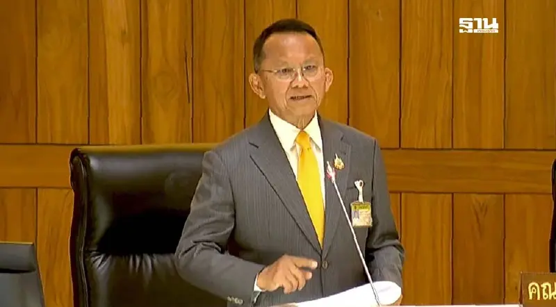 "สมศักดิ์" แจงยิบปมย้ายสิทธิบัตรทอง 30 บาทรักษาทุกที่ "สมศักดิ์" แจงยิบปมย้ายสิทธิบัตรทอง 30 บาทรักษาทุกที่