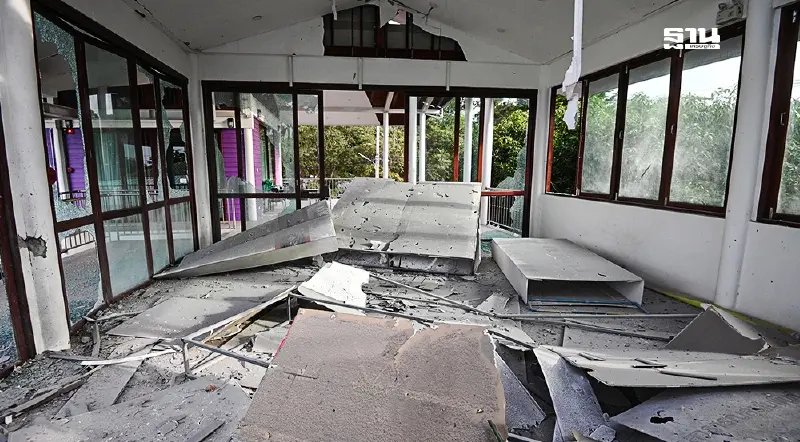 เปิดภาพความเสียหายรพ. พนมดงรัก จ.สุรินทร์ หลังถูกกระสุนปืนใหญ่จากฝั่งกัมพูชา