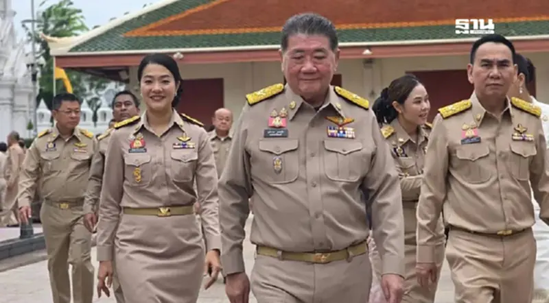 “ภูมิธรรม-เดชอิศม์” เข้ามหาดไทยวันแรก ถกผู้บริหาร-ผู้ว่าฯ ทุกจังหวัด “ภูมิธรรม-เดชอิศม์” เข้ามหาดไทยวันแรก ถกผู้บริหาร-ผู้ว่าฯ ทุกจังหวัด