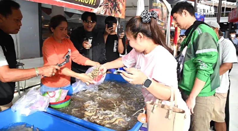 พาณิชย์ ลุยจัดเทศกาลกินกุ้งไทย 22 จังหวัด หนุนตลาด-ช่วยเกษตรกร พาณิชย์ ลุยจัดเทศกาลกินกุ้งไทย 22 จังหวัด หนุนตลาด-ช่วยเกษตรกร