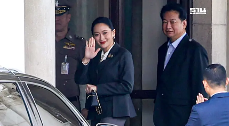 ‘แพทองธาร’ หน้าตาสดใสเข้าทำเนียบ รอลุ้นคำวินิจฉัยศาลรธน.คดีคลิปเสียงฮุนเซน ‘แพทองธาร’ หน้าตาสดใสเข้าทำเนียบ รอลุ้นคำวินิจฉัยศาลรธน.คดีคลิปเสียงฮุนเซน