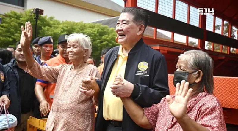 “ภูมิธรรม”ส่งผู้หนีภัย 4 จังหวัดกลับบ้านหลังหยุดยิงไทย-กัมพูชา “ภูมิธรรม”ส่งผู้หนีภัย 4 จังหวัดกลับบ้านหลังหยุดยิงไทย-กัมพูชา