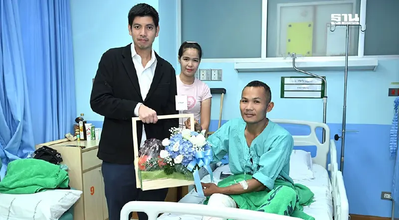 GULF มอบเงิน 2 ล้าน จาก ‘กองทุน 100 ล้าน’ เยียวยา 2 ทหารเหยียบทุ่นระเบิด GULF มอบเงิน 2 ล้าน จาก ‘กองทุน 100 ล้าน’ เยียวยา 2 ทหารเหยียบทุ่นระเบิด