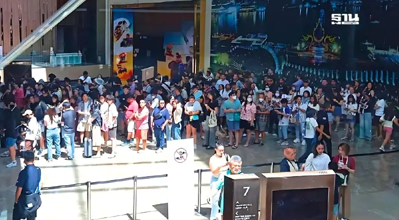 ทะลัก! ไอคอนสยาม แฟนอาร์ตทอยแห่เข้า POP MART สาขาใหญ่ที่สุดในโลก