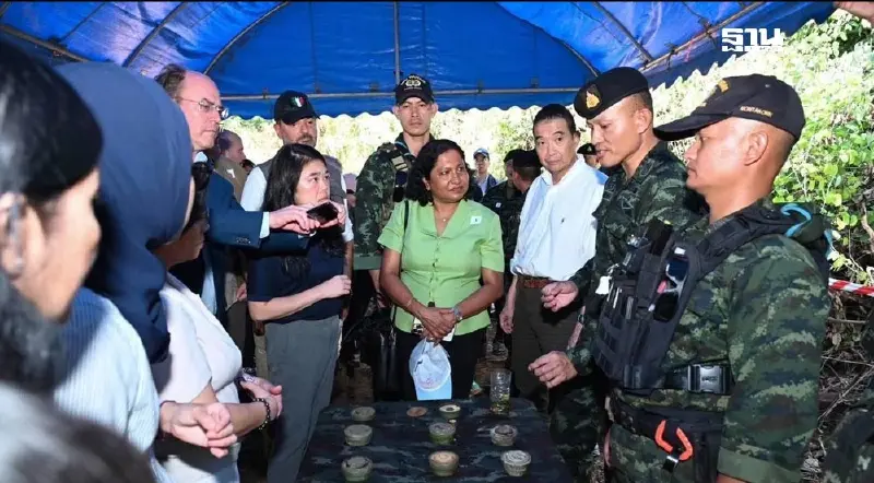 คณะทูตลงพื้นที่ภูมะเขือ ตรวจสอบ 46 ทุ่นระเบิด พบอาวุธกัมพูชากระจายในเขตไทย