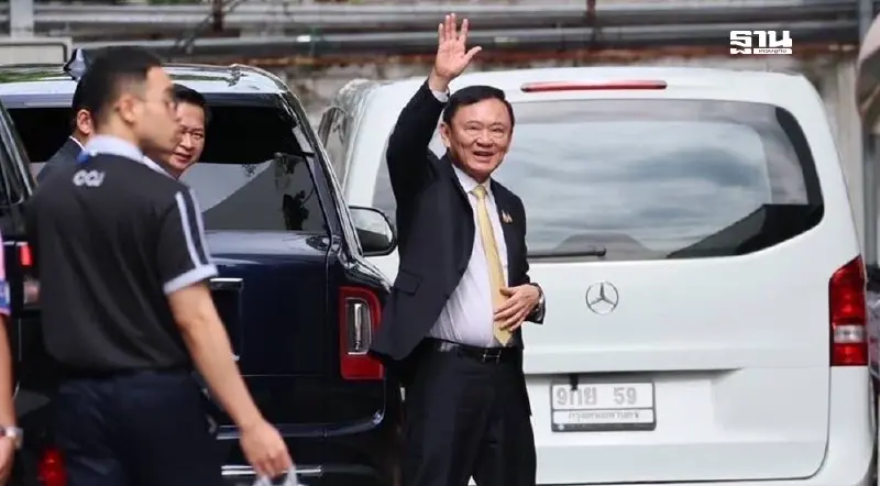 ทักษิณเดินทางถึงศาลอาญา ฟังคำพิพากษาคดีม.112-พ.ร.บ.คอมพิวเตอร์ ทักษิณเดินทางถึงศาลอาญา ฟังคำพิพากษาคดีม.112-พ.ร.บ.คอมพิวเตอร์