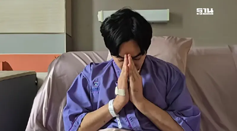 เป๊ก ผลิตโชค ยกมือไหว้ขอโทษ ขณะรักษาตัวอยู่ที่โรงพยาบาล เป๊ก ผลิตโชค ยกมือไหว้ขอโทษ ขณะรักษาตัวอยู่ที่โรงพยาบาล