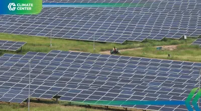 จีนเร่งสร้างโซลาร์ฟาร์มใหญ่สุดโลก ดันเป้าลดคาร์บอนเร็วกว่าคาด