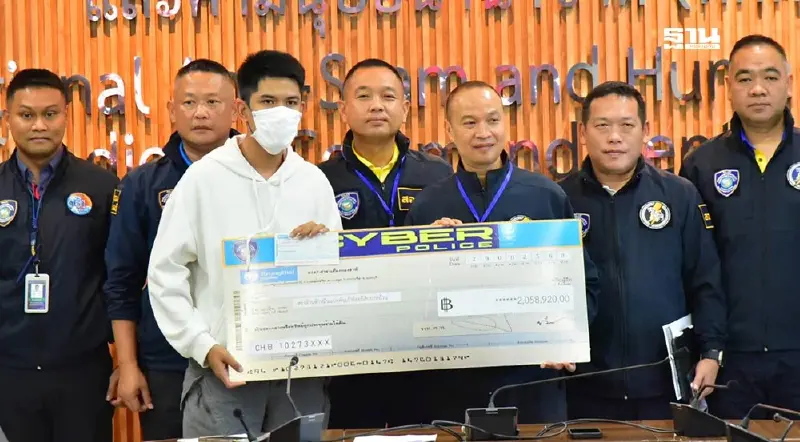 ตำรวจอายัดเงินแก๊งคอลเซ็นเตอร์ คืนผู้เสียหาย 5 ราย กว่า 2 ล้านบาท ตำรวจอายัดเงินแก๊งคอลเซ็นเตอร์ คืนผู้เสียหาย 5 ราย กว่า 2 ล้านบาท