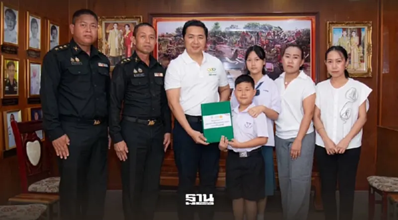 ซีพีสานภารกิจ "3 ประโยชน์" มอบทุน–โอกาสทำงาน ช่วยลูกทหารกล้า 5 จังหวัดชายแดน ซีพีสานภารกิจ "3 ประโยชน์" มอบทุน–โอกาสทำงาน ช่วยลูกทหารกล้า 5 จังหวัดชายแดน