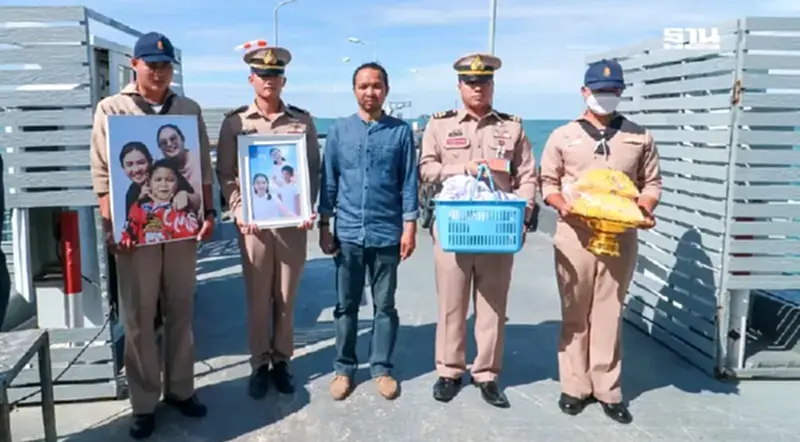 กองทัพเรือจัดพิธีลอยอังคารผู้เสียชีวิตเหตุชายแดนไทย-กัมพูชา กองทัพเรือจัดพิธีลอยอังคารผู้เสียชีวิตเหตุชายแดนไทย-กัมพูชา