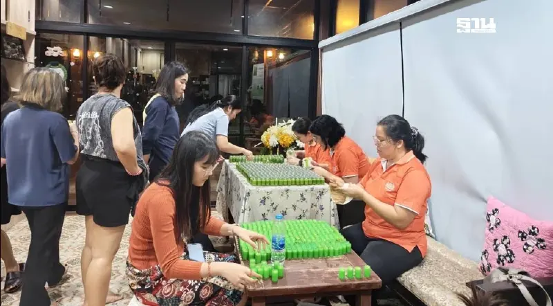 จิตอาสาแพทย์แผนไทยผลิตยาหม่อง 1,500 กระปุก ส่งทหาร-ผู้ประสบภัย