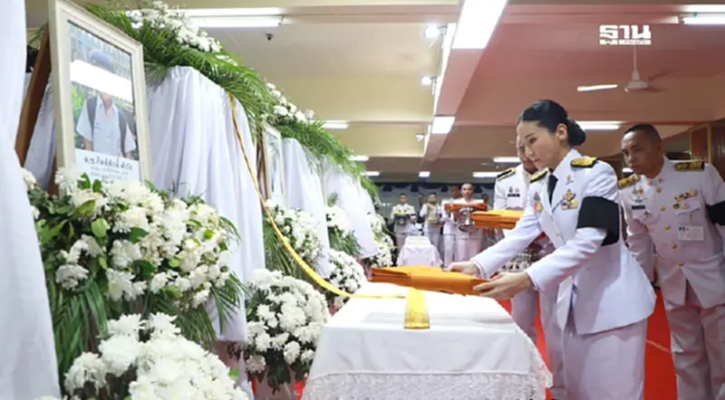 ‘นฤมล’ นำทีมกระทรวงศึกษา ส่งดวงวิญญาณเหยื่อชายแดนไทย-กัมพูชา ‘นฤมล’ นำทีมกระทรวงศึกษา ส่งดวงวิญญาณเหยื่อชายแดนไทย-กัมพูชา