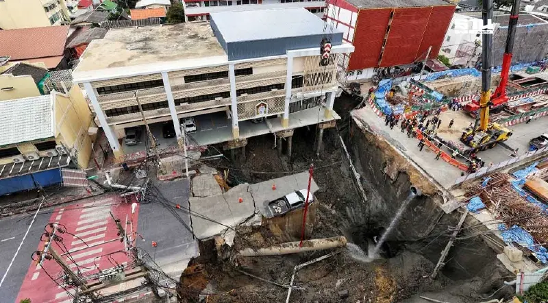 กทม.เร่งแก้ถนนสามเสนทรุด! ลุยฉีดคอนกรีตกว่าพัน ลบ.ม. ป้องกันดินสไลด์ กทม.เร่งแก้ถนนสามเสนทรุด! ลุยฉีดคอนกรีตกว่าพัน ลบ.ม. ป้องกันดินสไลด์