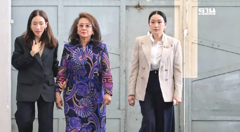 “คุณหญิงพจมาน-อิ๊งค์-เอม” เยี่ยม“ทักษิณ” ถูกตัดผมทำใจได้