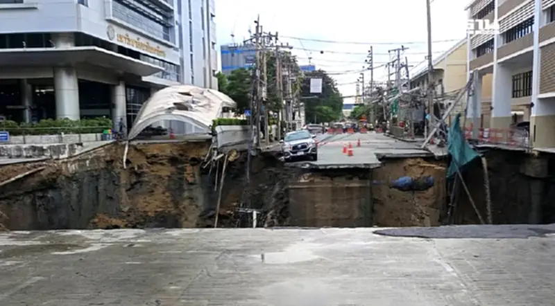 ถนนทรุดตัว สน.สามเสน ประกาศปิดการจราจรแยกวชิรพยาบาล – แยกซังฮี้ ถนนทรุดตัว สน.สามเสน ประกาศปิดการจราจรแยกวชิรพยาบาล – แยกซังฮี้
