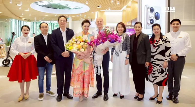 “TRUE” เปิดสาขาใหม่ Dusit Central Park ชูเทคโนอนาคตสำหรับคนเมือง “TRUE” เปิดสาขาใหม่ Dusit Central Park ชูเทคโนอนาคตสำหรับคนเมือง