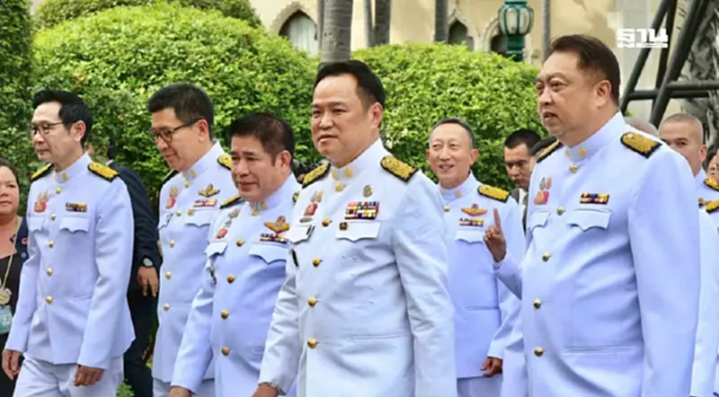 นายกฯ ซาบซึ้งพระมหากรุณาธิคุณ ลั่นพร้อมทำดีสุดชีวิต หลังนำครม.ถวายสัตย์ฯ นายกฯ ซาบซึ้งพระมหากรุณาธิคุณ ลั่นพร้อมทำดีสุดชีวิต หลังนำครม.ถวายสัตย์ฯ