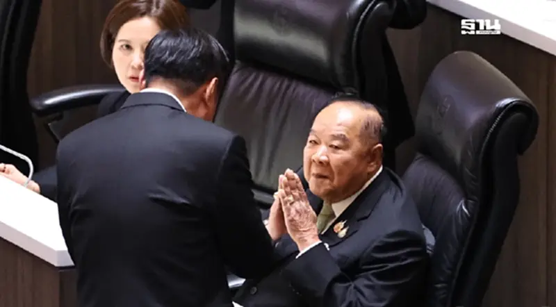 'อนุทิน' เดินทักทายสส.ทั่วห้อง ไหว้ 'ลุงป้อม' ก่อนดวลชิงเก้าอี้นายกฯ 'อนุทิน' เดินทักทายสส.ทั่วห้อง ไหว้ 'ลุงป้อม' ก่อนดวลชิงเก้าอี้นายกฯ