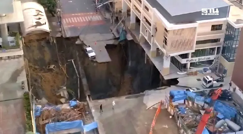 ผบ.ตร.สั่งดูแลความปลอดภัยและอำนวยการจราจร เหตุถนนทรุดหน้าวชิรพยาบาล