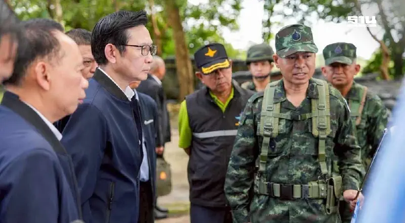 'อรรถพล' ลุยศรีสะเกษ สั่งติดตั้งโซลาร์เซลล์ 100 ชุด ให้ทหารชายแดน 'อรรถพล' ลุยศรีสะเกษ สั่งติดตั้งโซลาร์เซลล์ 100 ชุด ให้ทหารชายแดน