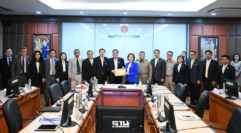 หอการค้าฯ ถก 'ตรีนุช' ชง 6 แนวทาง หนุนรัฐตั้ง กรอ.แรงงาน หอการค้าฯ ถก 'ตรีนุช' ชง 6 แนวทาง หนุนรัฐตั้ง กรอ.แรงงาน
