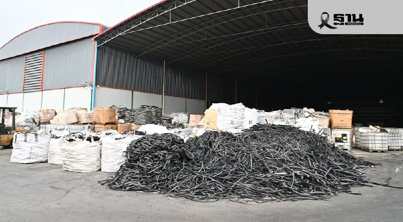 กระทรวงอุตฯสั่งปิดโรงงานเถื่อนกลางเมืองสมุทรสาคร ยึด E-waste กว่า 80 ตันส่งตรวจ